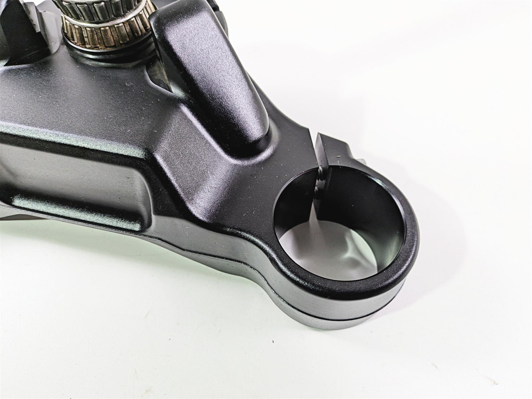 2019 Harley Softail FXDR 114 Lower Triple Tree Steering Clamp 45900221 {{ shop.shopifyCountryName }} - Mototech271