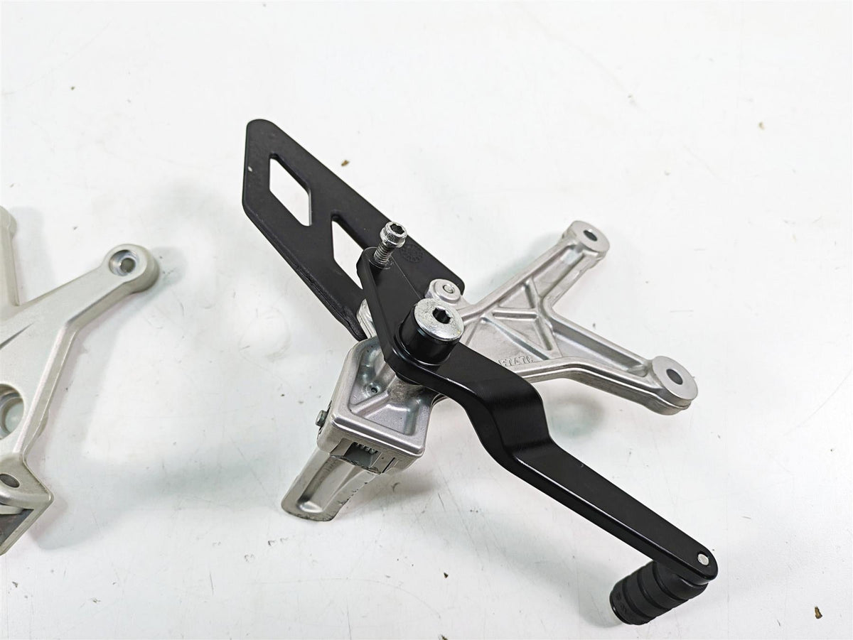 2017 Mv Agusta Dragster 800 Front Rider Footpeg Rest Set 8000B6239 8000B6238 {{ shop.shopifyCountryName }} - Mototech271