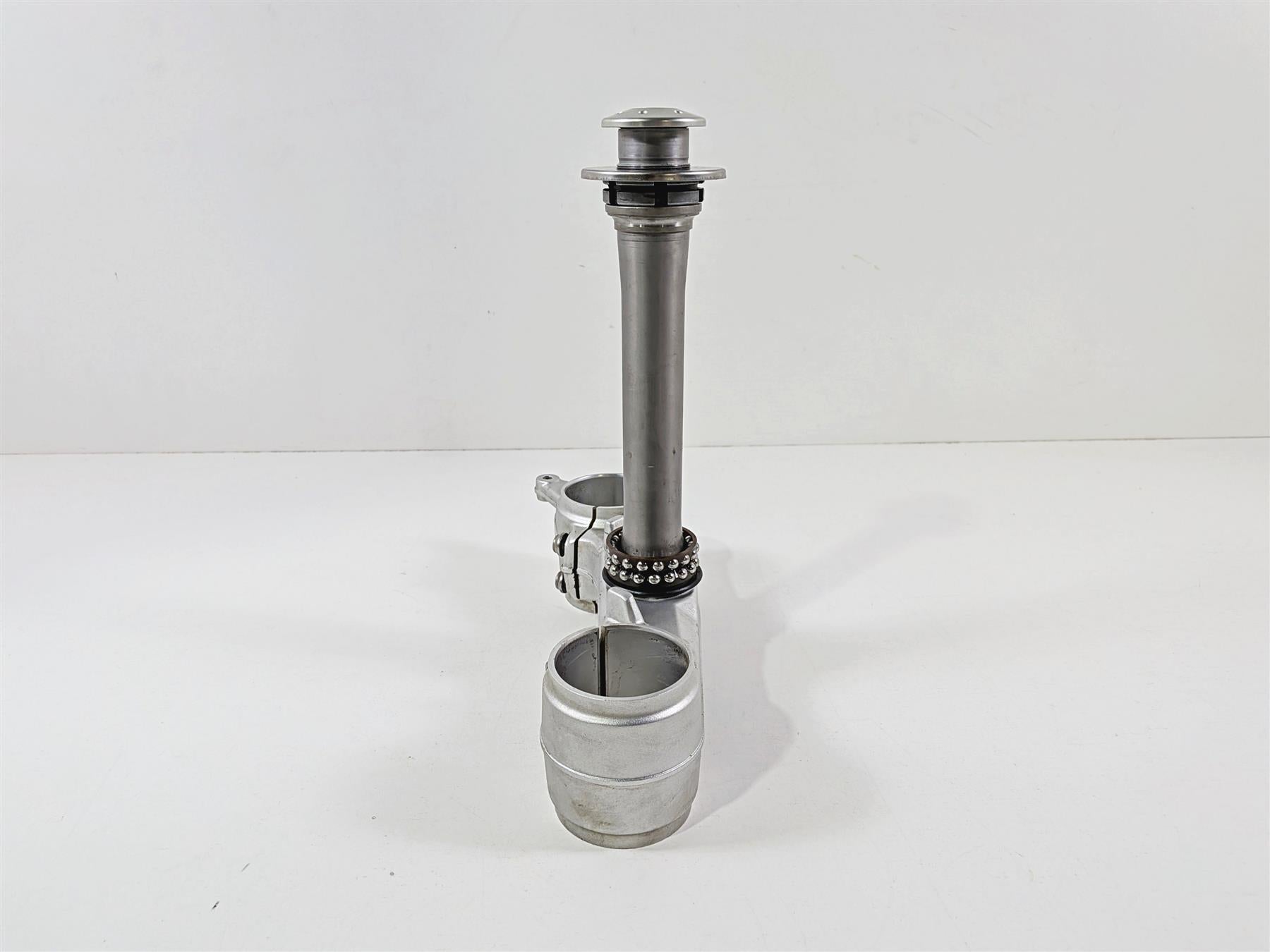 2023 BMW F850GS K81 Lower Triple Tree Steering Clamp 8565018 31428565020 {{ shop.shopifyCountryName }} - Mototech271