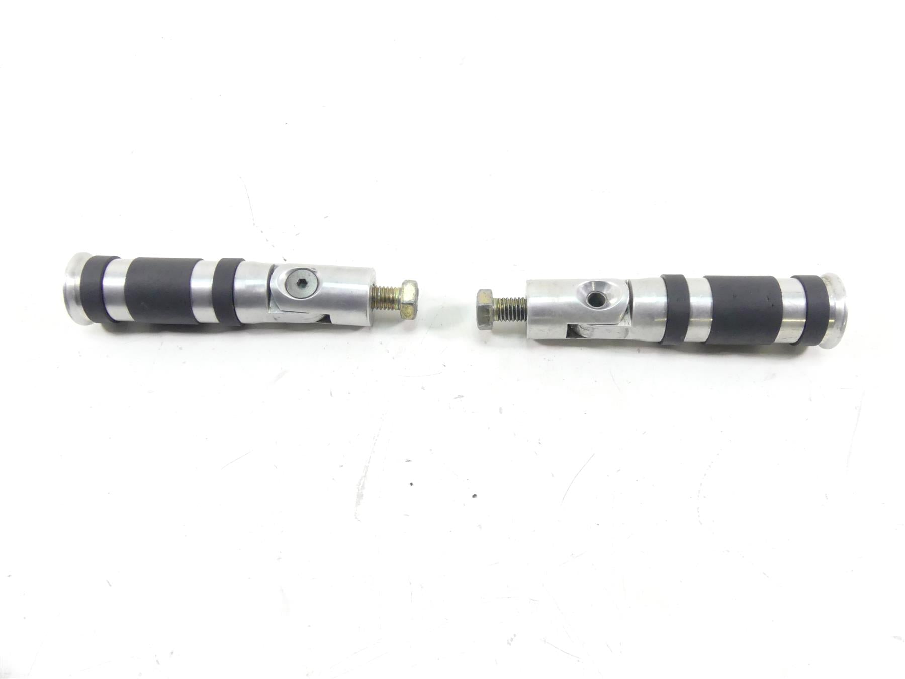 2017 Harley Softail FXSB Breakout Rear Aluminum Passenger Footpeg Set 50943-05A {{ shop.shopifyCountryName }} - Mototech271
