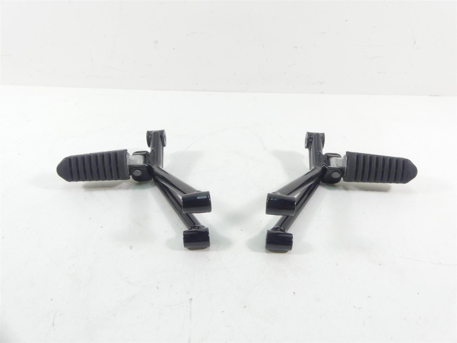 2019 Moto Guzzi V7 III Stone 750 Rear Passenger Footpeg Set 2B003190 2B003189