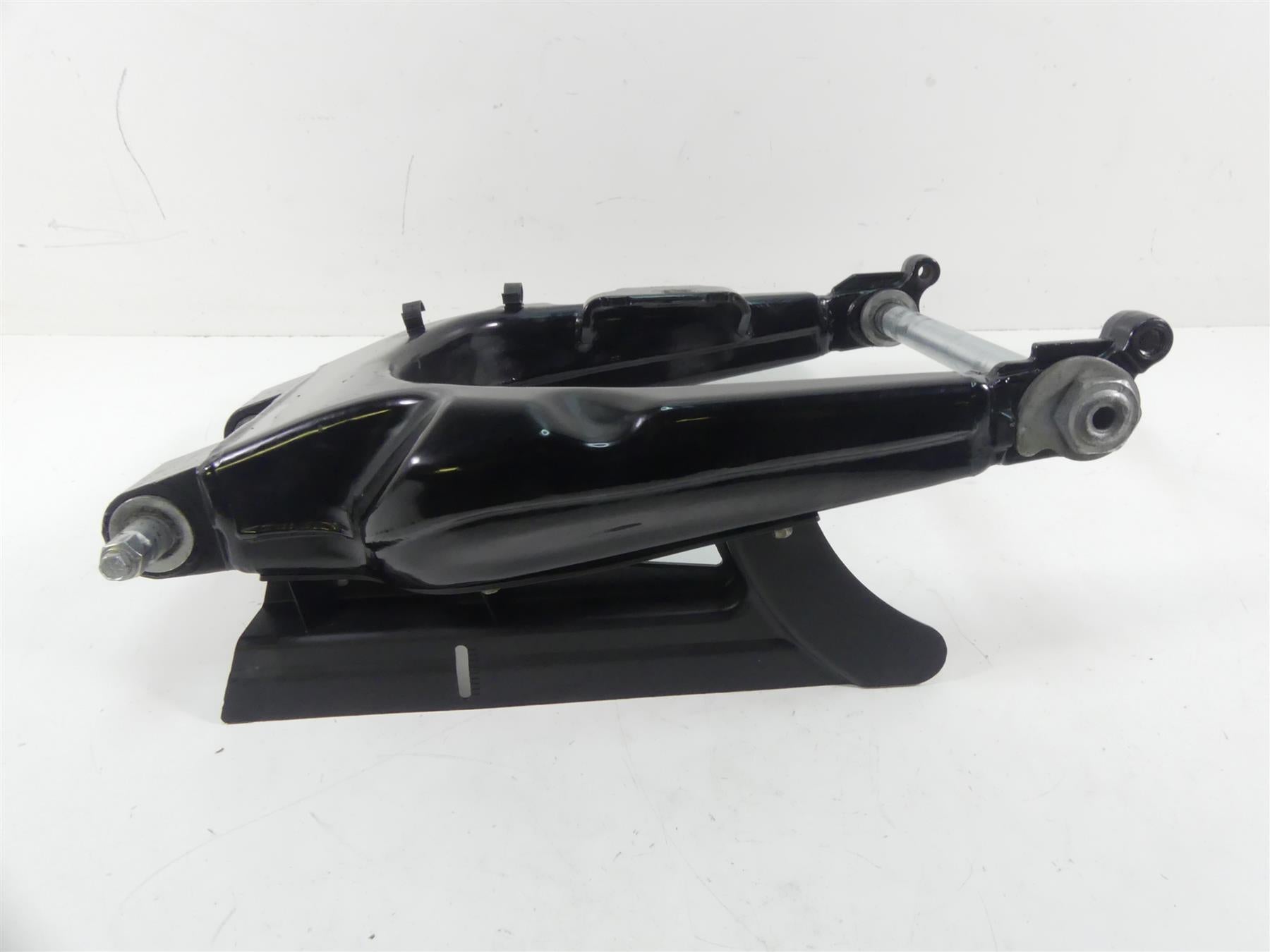 2014 Harley Touring FLHXS Street Glide Sp Swingarm Swing Arm + Axle 45470-09 | Mototech271