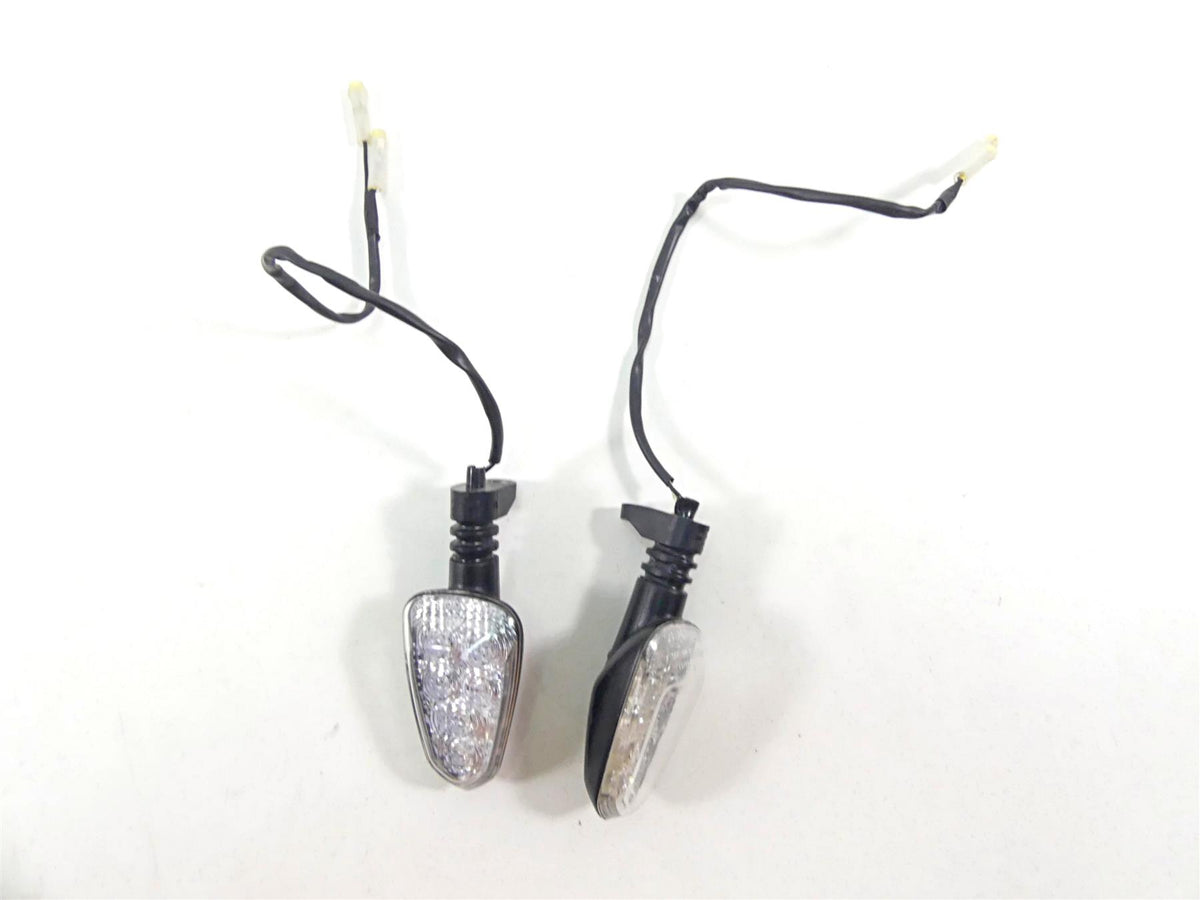 2022 Triumph Speed Triple 1200 RS Rear Blinker Turn Signal Set T2704035 {{ shop.shopifyCountryName }} - Mototech271