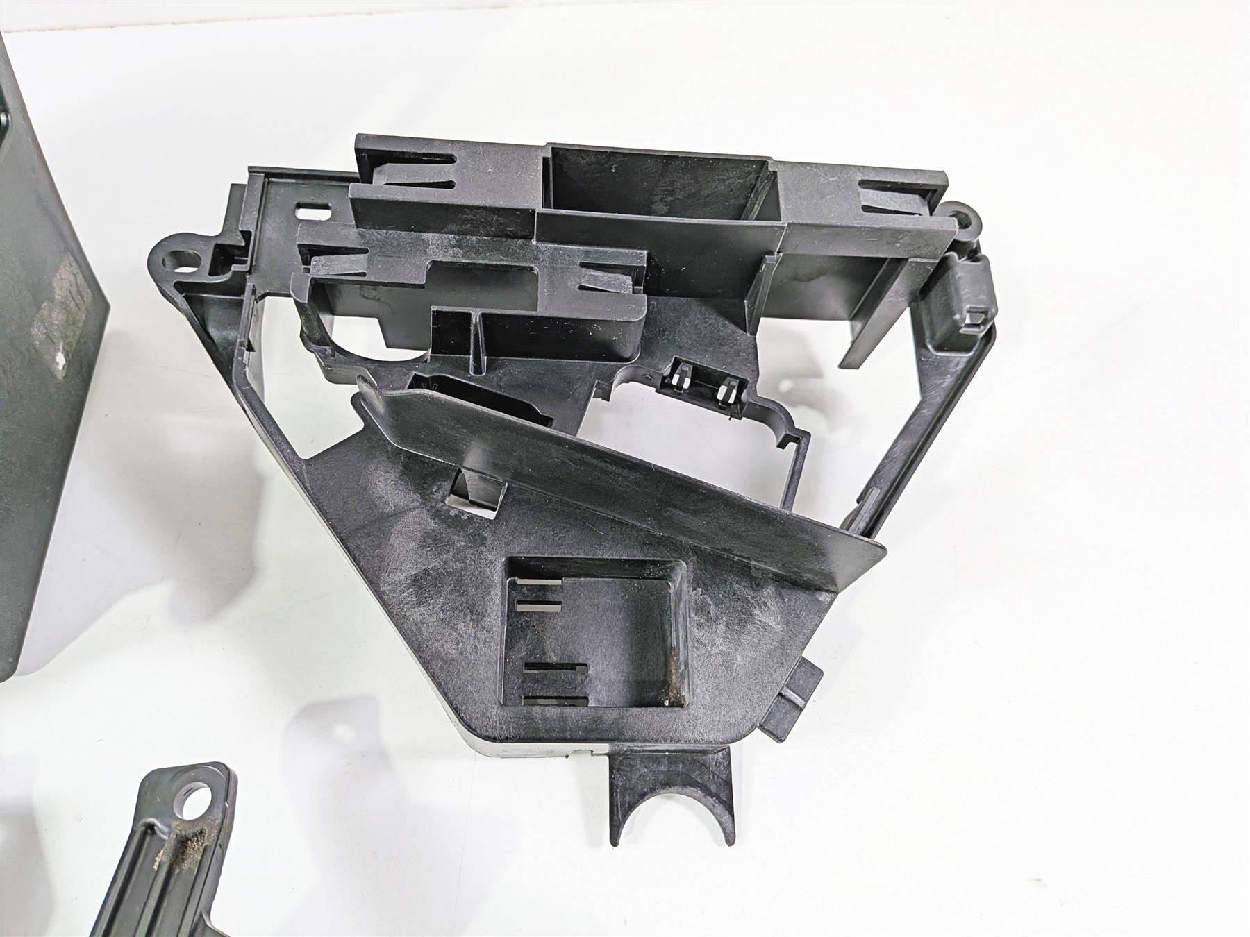 2014 Harley Touring FLHTK Electra Glide Battery & Electrical Holder 66000010A-Mototech271
