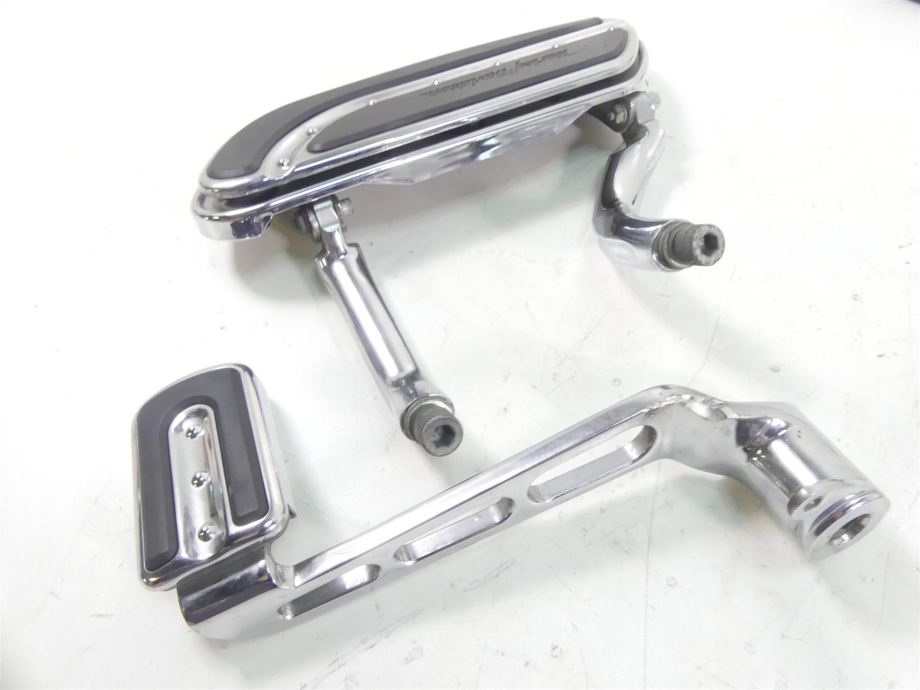 2007 Harley Touring FLHR SE CVO Road King Front Floor Boards + Pedals 50812-07 {{ shop.shopifyCountryName }} - Mototech271