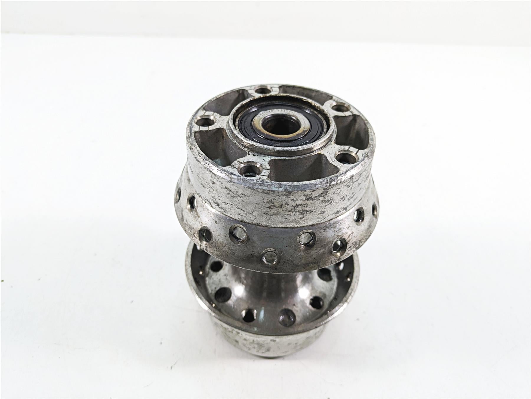 1999 Harley Touring FLHTC Electra Glide Rear Wheel Hub 3/4" Bearings 40976-00 {{ shop.shopifyCountryName }} - Mototech271