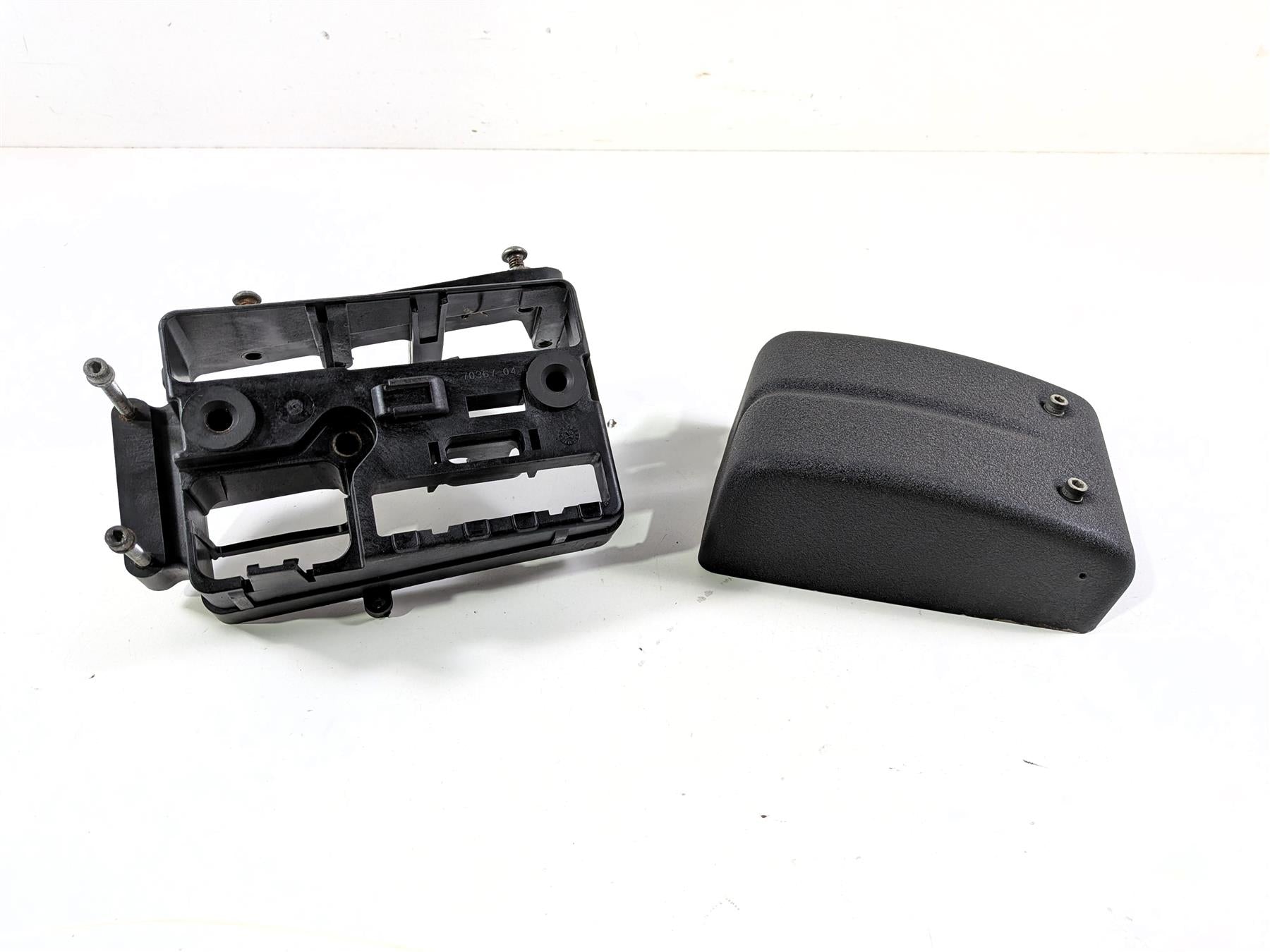 2007 Harley Dyna FXDB Street Bob Electrical Tray Carrier & Cover 70367-04B {{ shop.shopifyCountryName }} - Mototech271