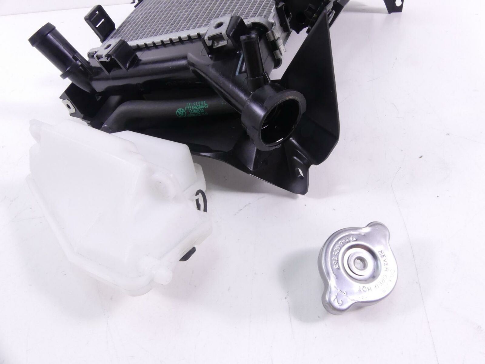 2020 BMW F900 R F900R K83 Radiator Fan Reservoir Hoses Set 17138565246 {{ shop.shopifyCountryName }} - Mototech271