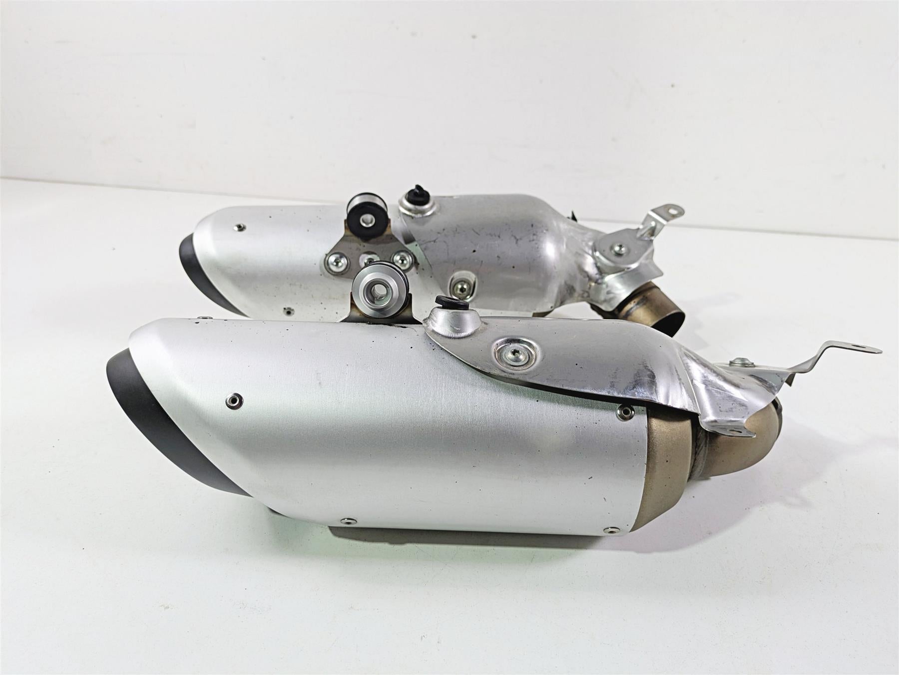 2022 Ducati Hypermotard 950 Exhaust Muffler Silencer Set 57314583A 57414583A {{ shop.shopifyCountryName }} - Mototech271