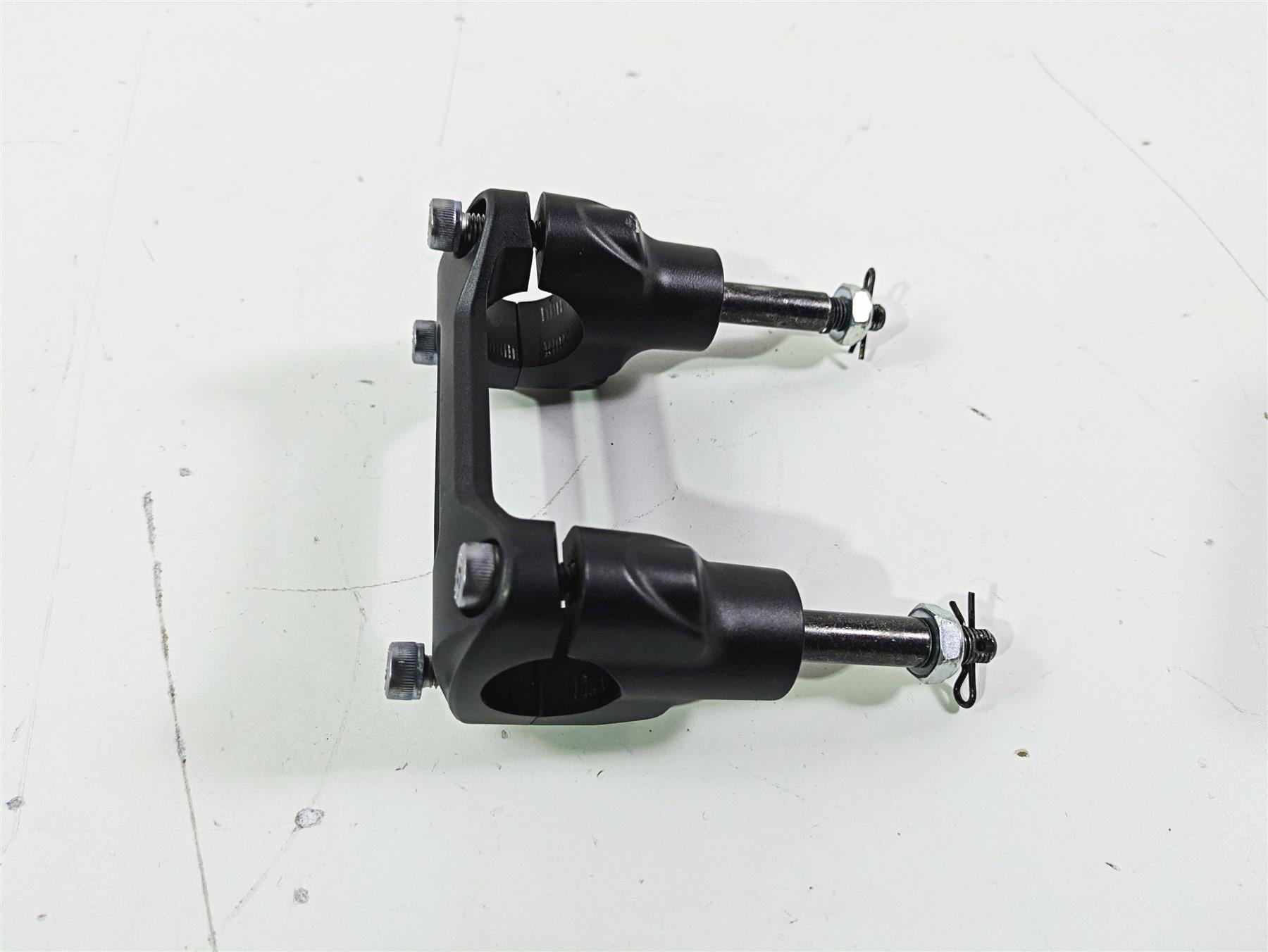 2022 Kawasaki ZR900RS Cafe Handlebar Riser Holder Mount Set 46012-0382-18R {{ shop.shopifyCountryName }} - Mototech271