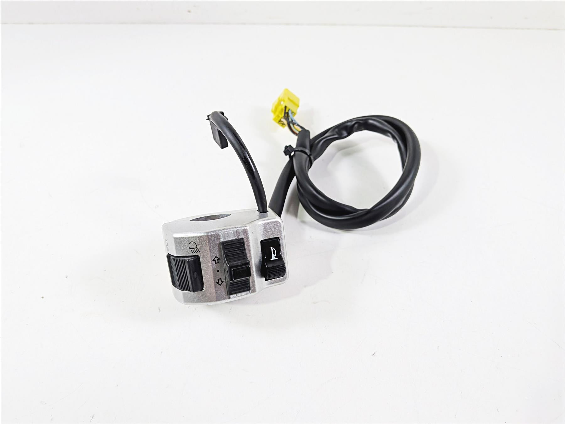 2006 Suzuki C90 VL1500T Boulevard Left Hand Control Switch 37400-10F60 {{ shop.shopifyCountryName }} - Mototech271