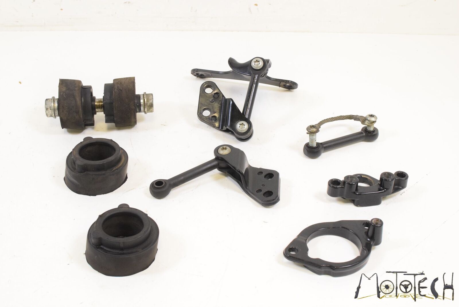2008 Harley Sportster XL1200 LOW Engine To Frame Mount Bracket SET 47471-04A {{ shop.shopifyCountryName }} - Mototech271