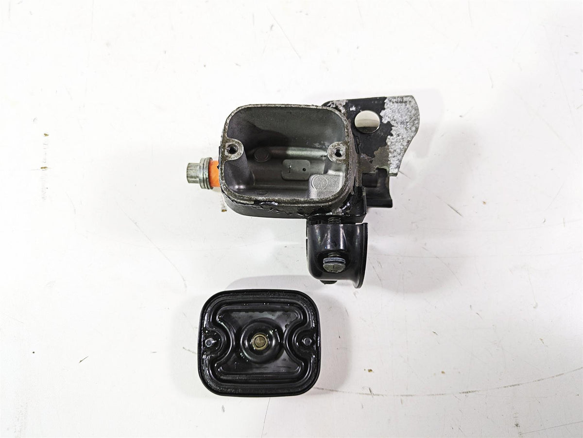 2012 Harley FLD Dyna Switchback Front Brake Master Cylinder 9/16" 45029-11C {{ shop.shopifyCountryName }} - Mototech271