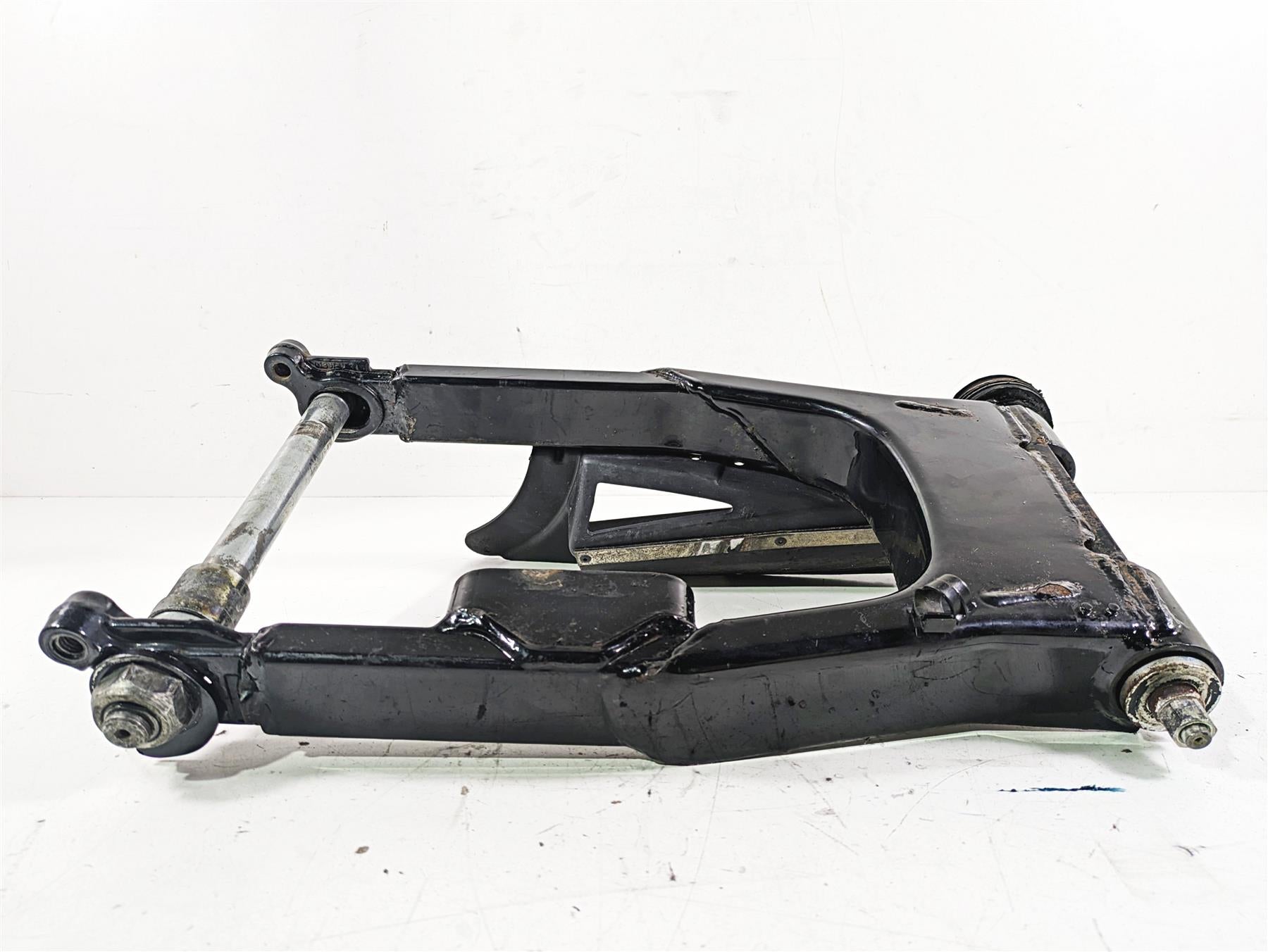 2003 Harley Touring FLHTCUI 100TH E-Glide Swingarm Swing Arm 1" Axle 47549-02A {{ shop.shopifyCountryName }} - Mototech271