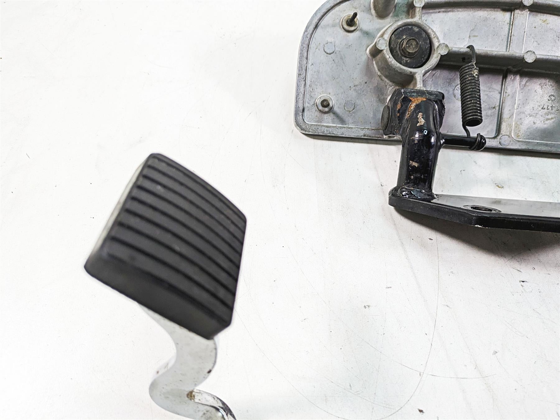 1997 Kawasaki VN1500 Vulcan Front Rider Footpeg Shift Brake Pedal Set 34003-1290 {{ shop.shopifyCountryName }} - Mototech271