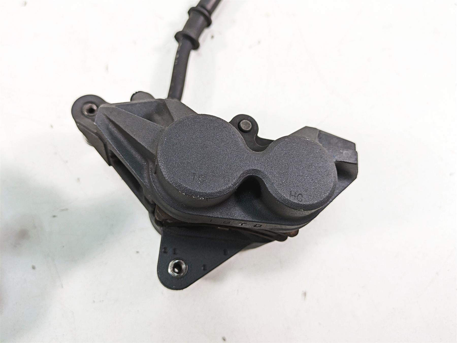 2002 Yamaha FZ1 FZS1000 Fazer Front Brake Caliper + Line Set 5DM-2580T-00-00 {{ shop.shopifyCountryName }} - Mototech271