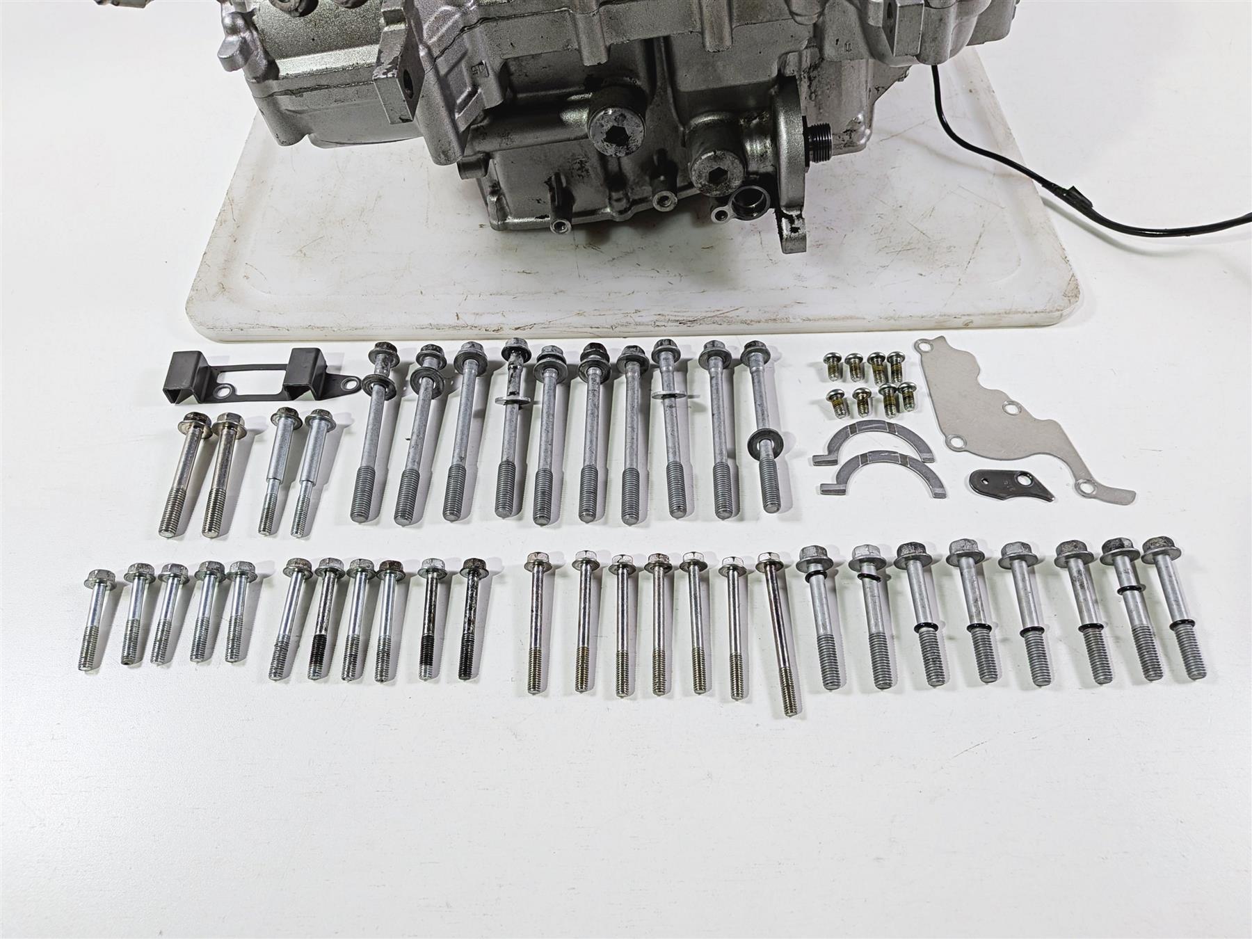 2016 Yamaha YZF R1 RN32 N527E Engine Motor Crank Case Crankcase Set 2CR-15100-17-00 {{ shop.shopifyCountryName }} - Mototech271
