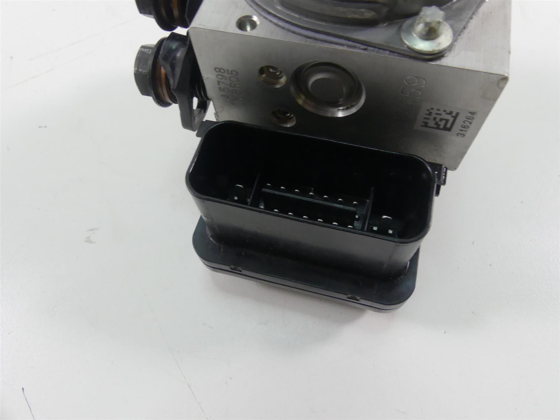2022 Indian FTR1200 S Abs Brake Pump Pressure Module Unit 2209771 {{ shop.shopifyCountryName }} - Mototech271