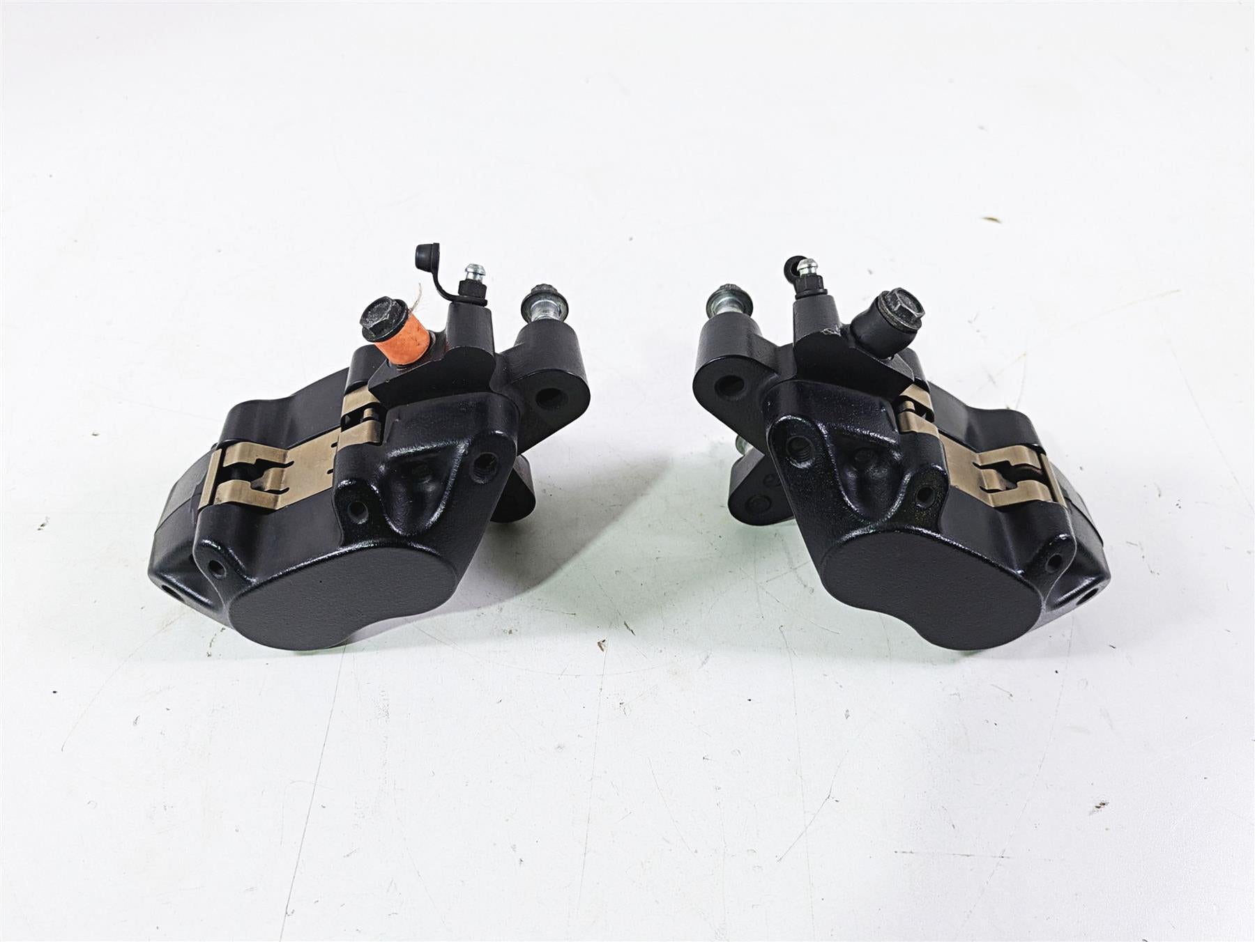 2018 Harley Softail FXFBS Fat Bob Front Brake Caliper Set 41300095 41300205 {{ shop.shopifyCountryName }} - Mototech271
