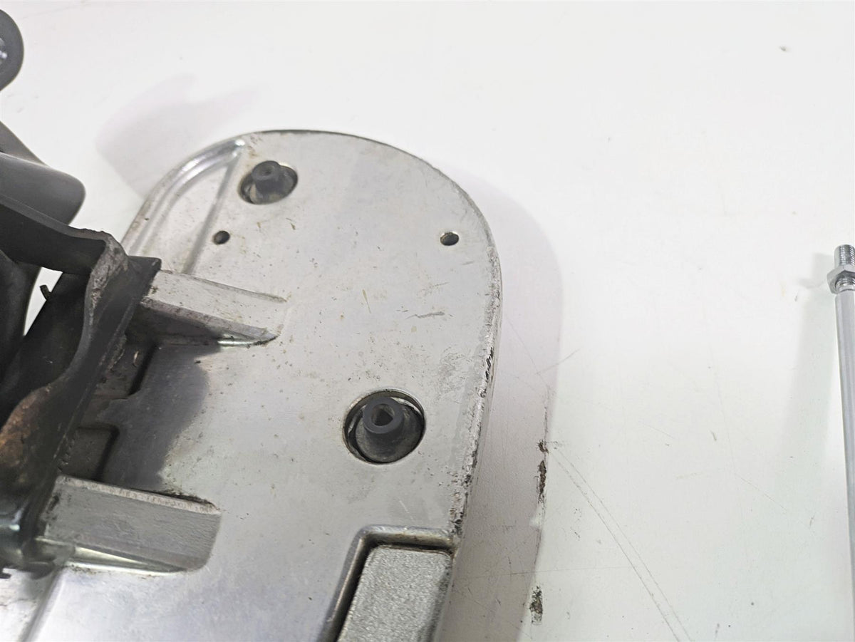 2006 Yamaha XVS650 V-Star Classic Left Floor Board & Mount 5BN-27412-03-00 {{ shop.shopifyCountryName }} - Mototech271