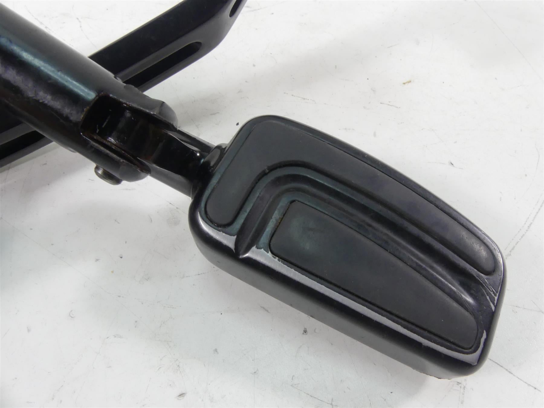 2017 Harley FXSE CVO Pro Street Breakout Front Right Footpeg & Br Pedal 42508-11 {{ shop.shopifyCountryName }} - Mototech271