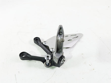 2024 Kawasaki ZX6R ZX636 Ninja Left Foot Peg + Mount & Guard 35063-0160-18R {{ shop.shopifyCountryName }} - Mototech271