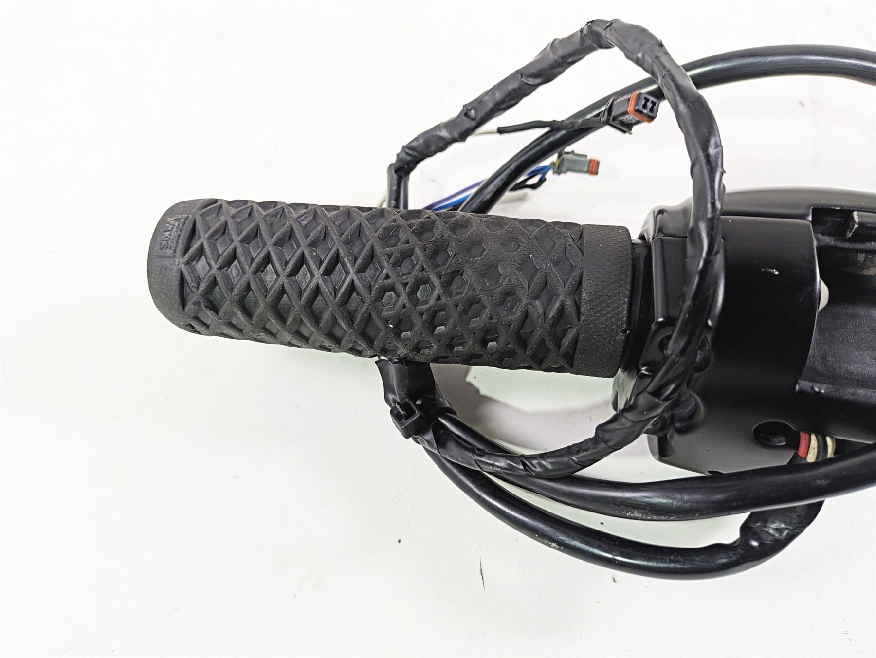 2020 Harley Softail FXST Standard Right Hand Control Switch - Extended 71500462 {{ shop.shopifyCountryName }} - Mototech271
