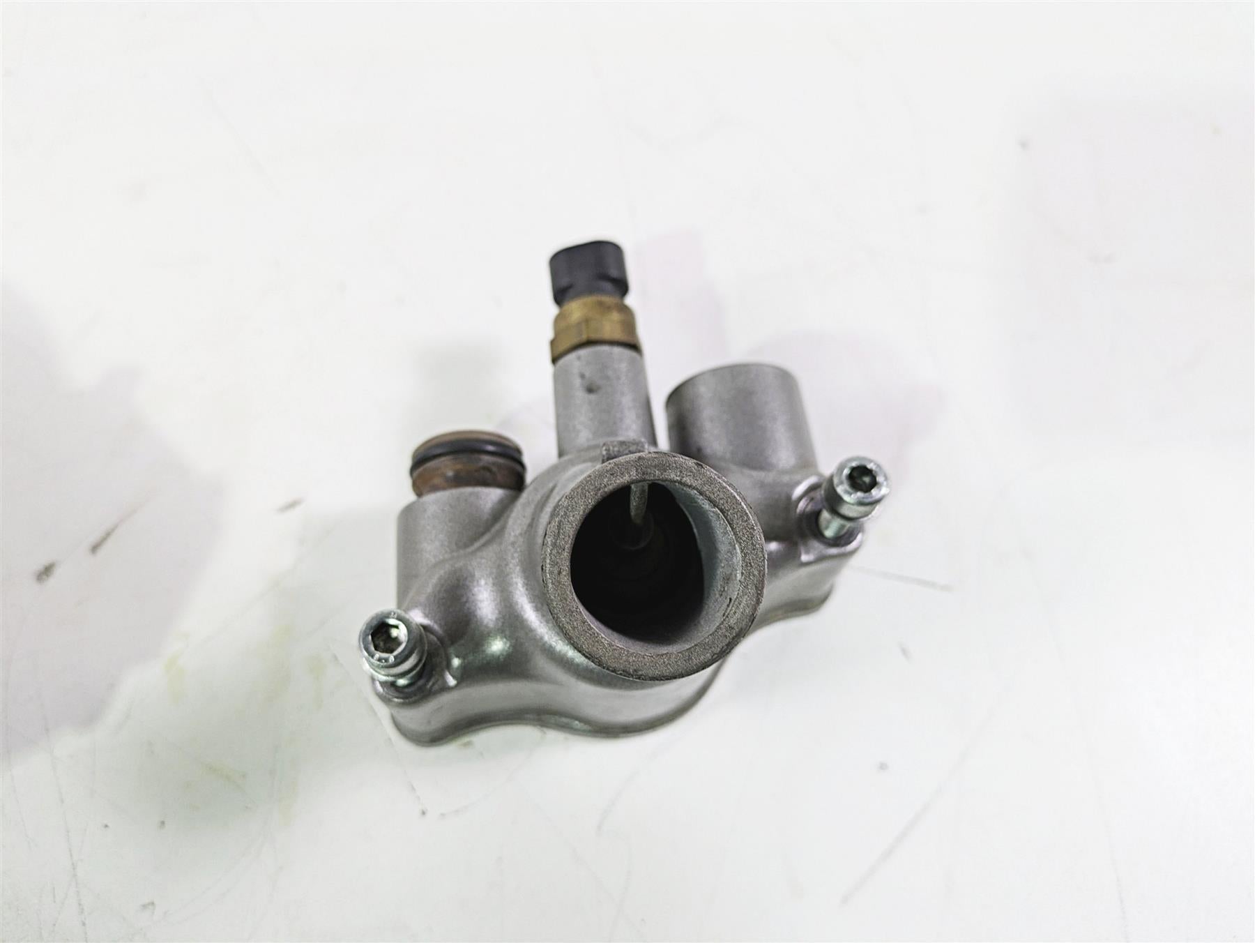 2010 Harley VRSCF Muscle Rod Waterpump Water Pump Housing Set 26750-01KA {{ shop.shopifyCountryName }} - Mototech271