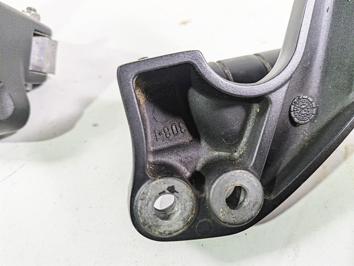 2007 Yamaha XVS1300 V-Star Tour Rear Passenger Footpeg Set 3D8-27430-00-00 {{ shop.shopifyCountryName }} - Mototech271