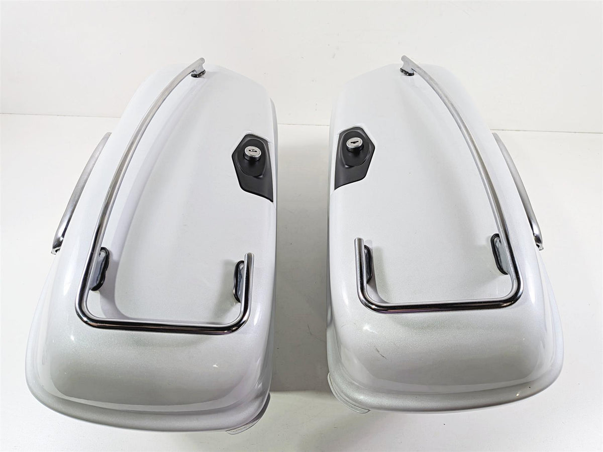 2006 Yamaha XVZ1300 Royal Star Left Right Saddle Bag Set White 4XY-Y2843-2H-P2 {{ shop.shopifyCountryName }} - Mototech271