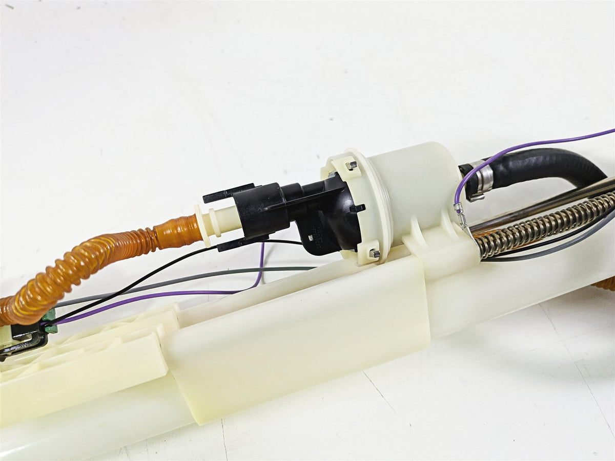 2010 Harley VRSCF Muscle Rod Fuel Gas Petrol Pump - Tested 75310-07 {{ shop.shopifyCountryName }} - Mototech271