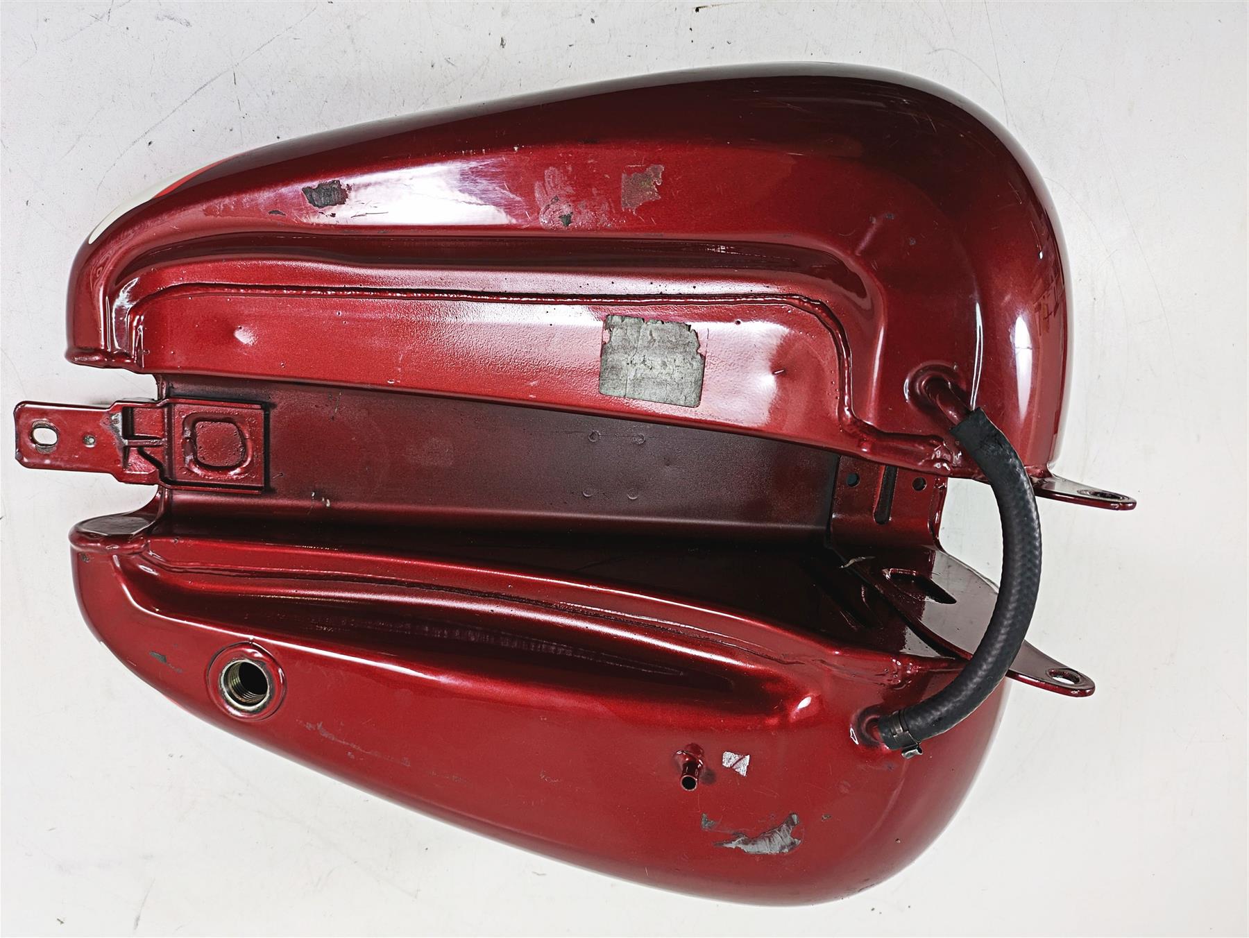 2006 Harley FLSTI Softail Heritage Fuel Gas Petrol Tank 5 Gallon - Dent 61625-01 {{ shop.shopifyCountryName }} - Mototech271