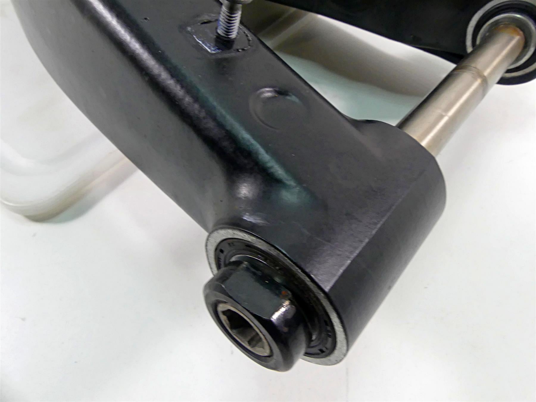 2016 KTM 1290 Super Duke R Straight Swingarm Swing Arm & Axle 6130403004433 {{ shop.shopifyCountryName }} - Mototech271