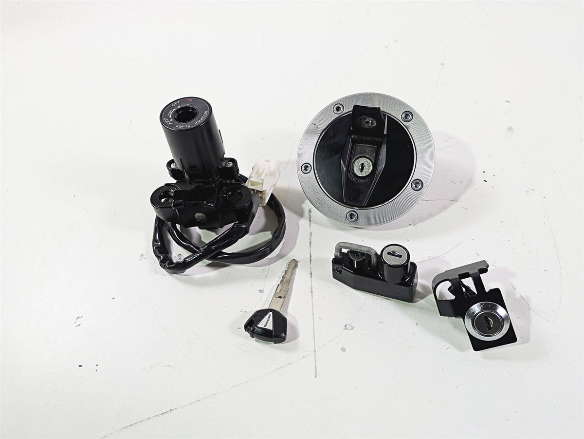 2022 Kawasaki ZR900RS Cafe Ignition Switch Key Lock Tank Cap Set Read 27048-5159 {{ shop.shopifyCountryName }} - Mototech271