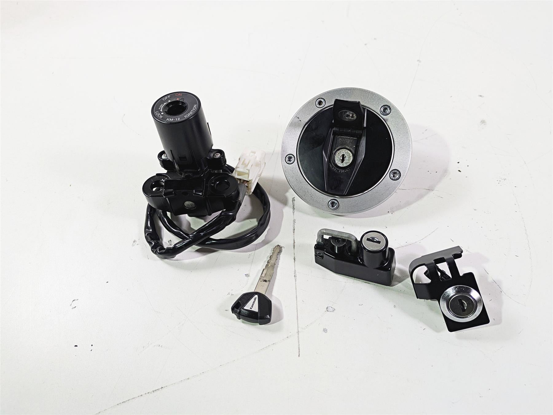 2022 Kawasaki ZR900RS Cafe Ignition Switch Key Lock Tank Cap Set Read 27048-5159 {{ shop.shopifyCountryName }} - Mototech271