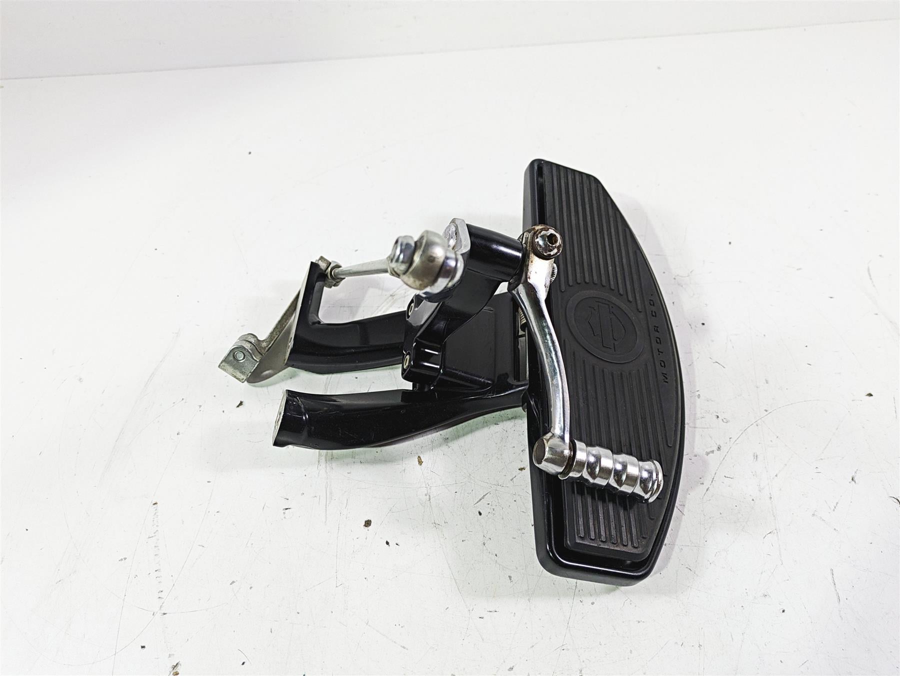 2021 Harley Softail FLSL Slim Left Floorboard & Shifter Pedal 50500738 33895-82E {{ shop.shopifyCountryName }} - Mototech271
