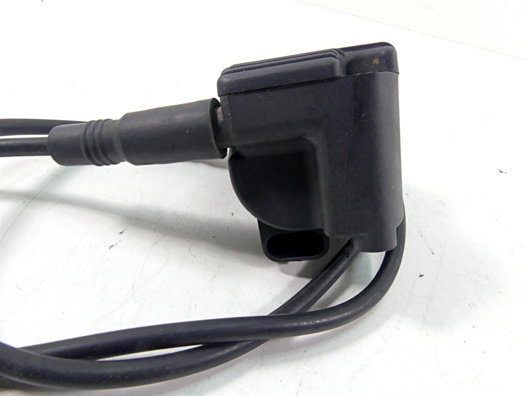 2004 Harley Touring FLHTCUI Electra Glide Ignition Coil Wires Plugs 31743-01 {{ shop.shopifyCountryName }} - Mototech271