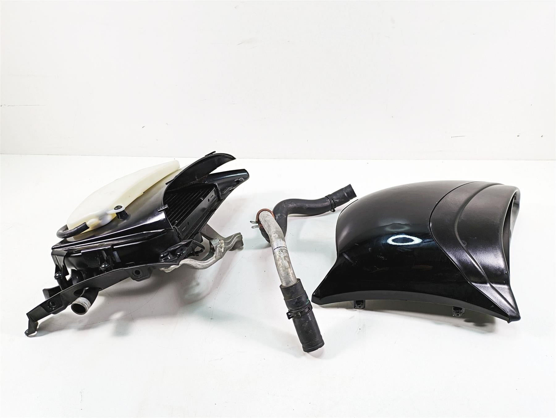 2008 Buell 1125 R Right Coolant Radiator Cover Set Q0021.1AMA M1035.1AMM {{ shop.shopifyCountryName }} - Mototech271