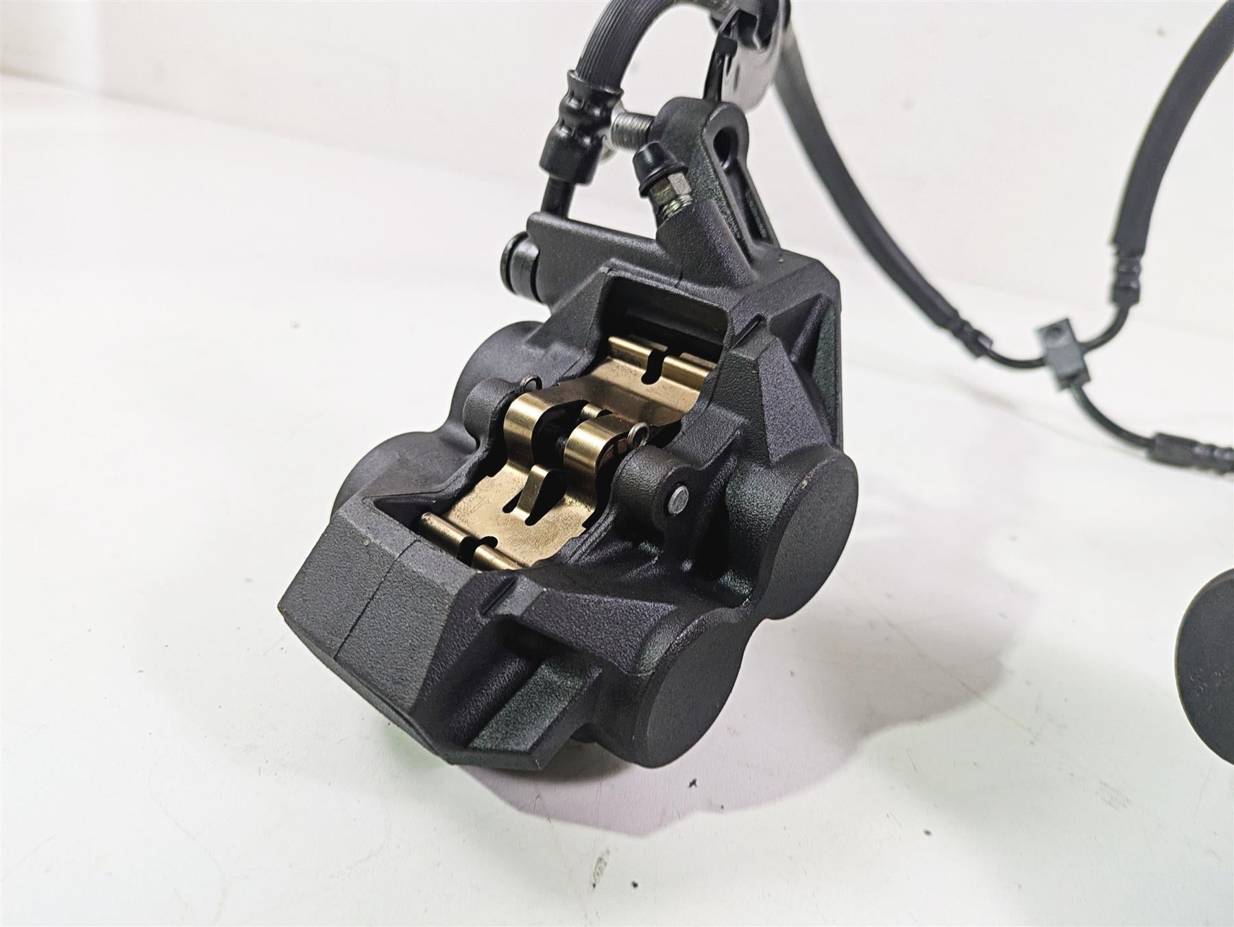 2009 Yamaha FZ1 FZS10 Fazer Front Brake Caliper + Lines Set 2D1-2580T-00 {{ shop.shopifyCountryName }} - Mototech271