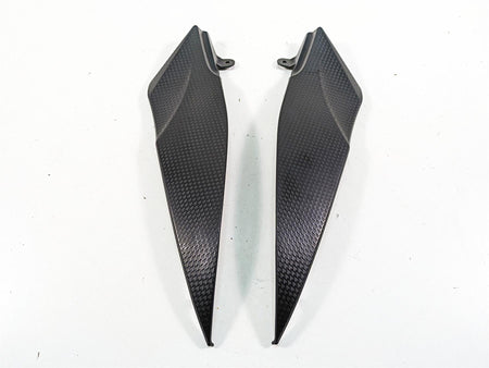 2007 Yamaha R1 YZFR1 Side Trim Infill under Tank Side Cover Fairing 4C8-24139-00 {{ shop.shopifyCountryName }} - Mototech271