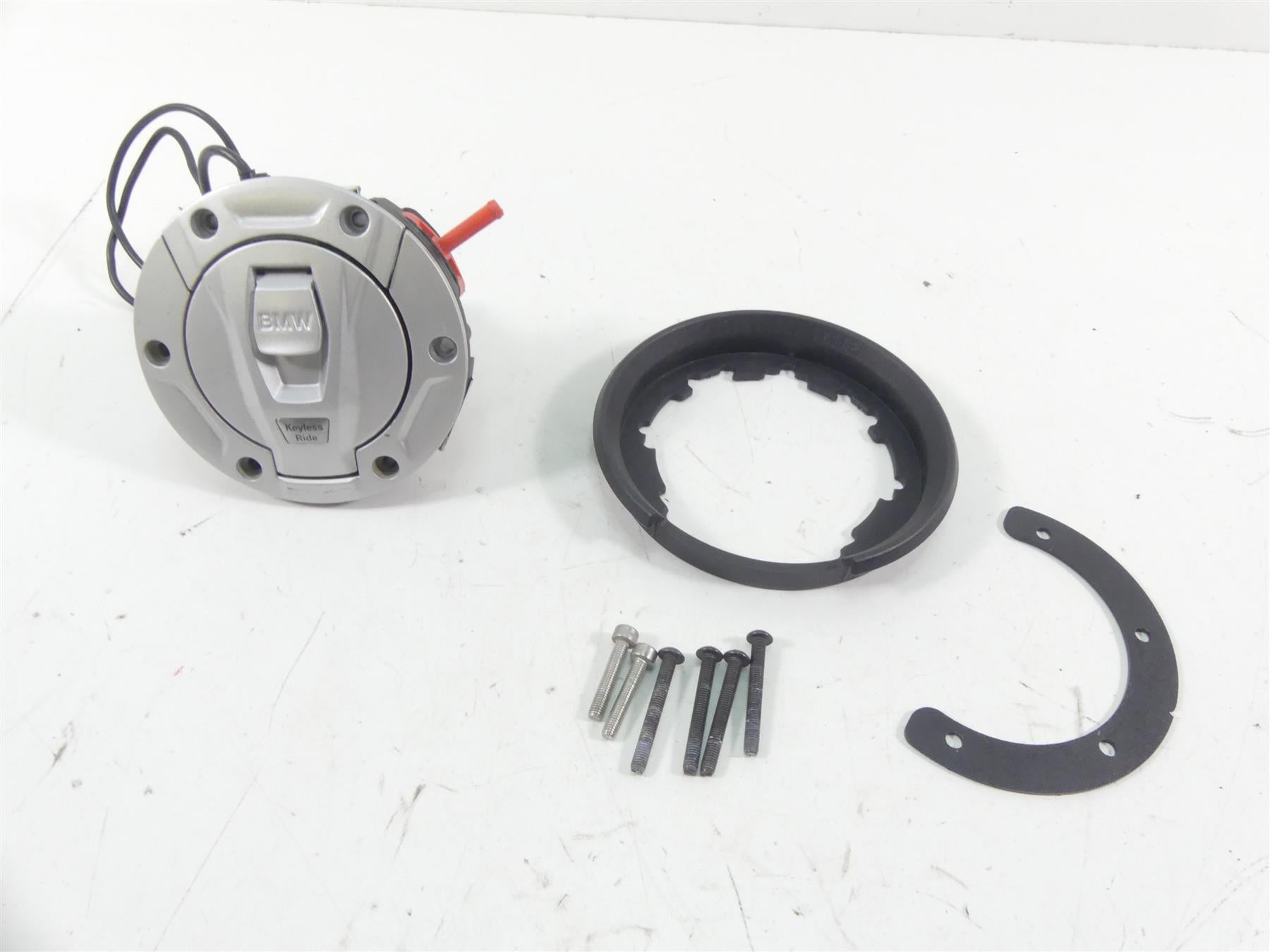 2017 BMW R1200RT K52 Keyless Fuel Gas Petrol Tank Lid Cap 16118552106 {{ shop.shopifyCountryName }} - Mototech271