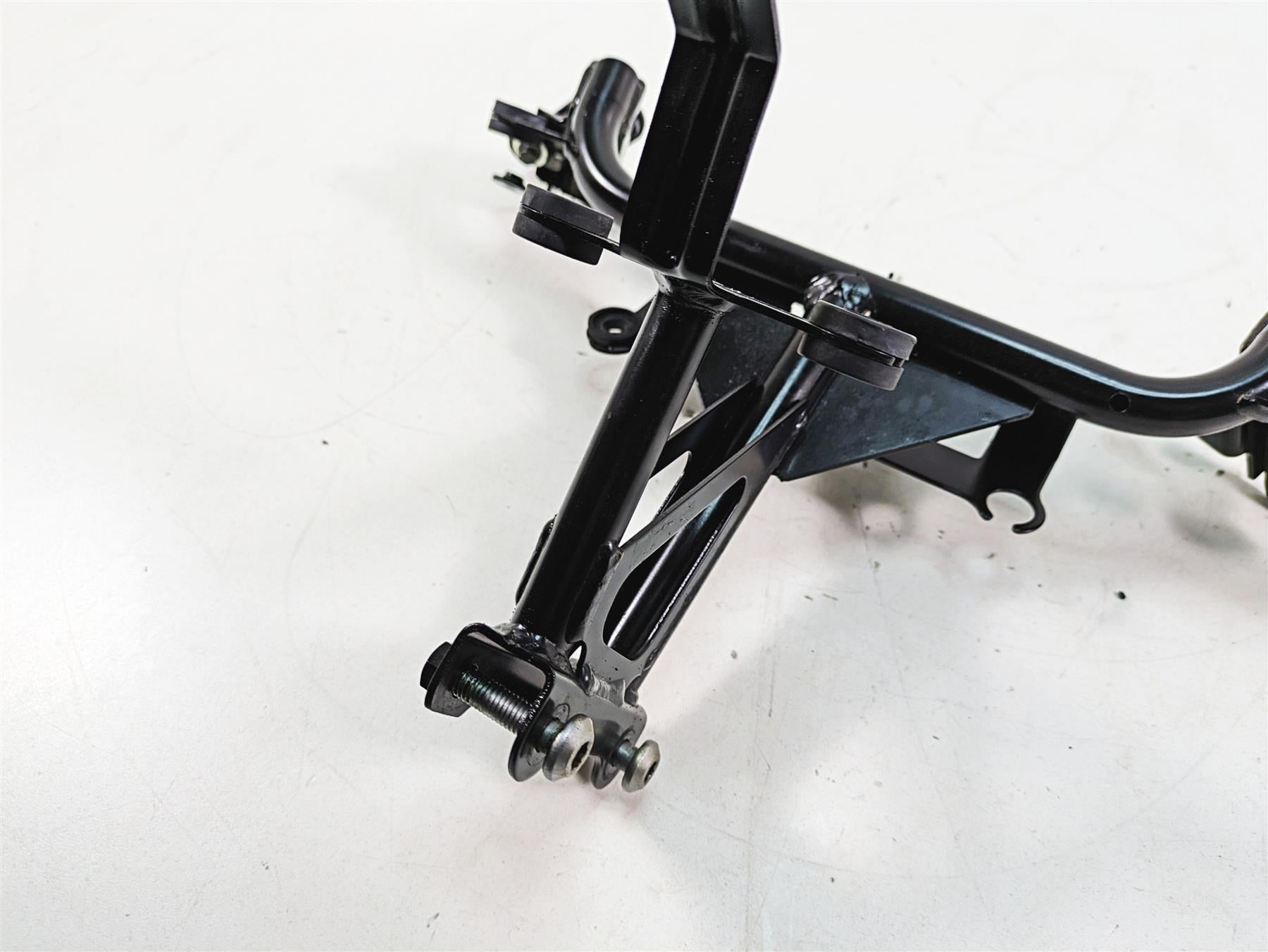 2002 Yamaha FZ1 FZS1000 Fazer Front Fairing Stay Holder Carrier 5LV-28356-00-00 {{ shop.shopifyCountryName }} - Mototech271