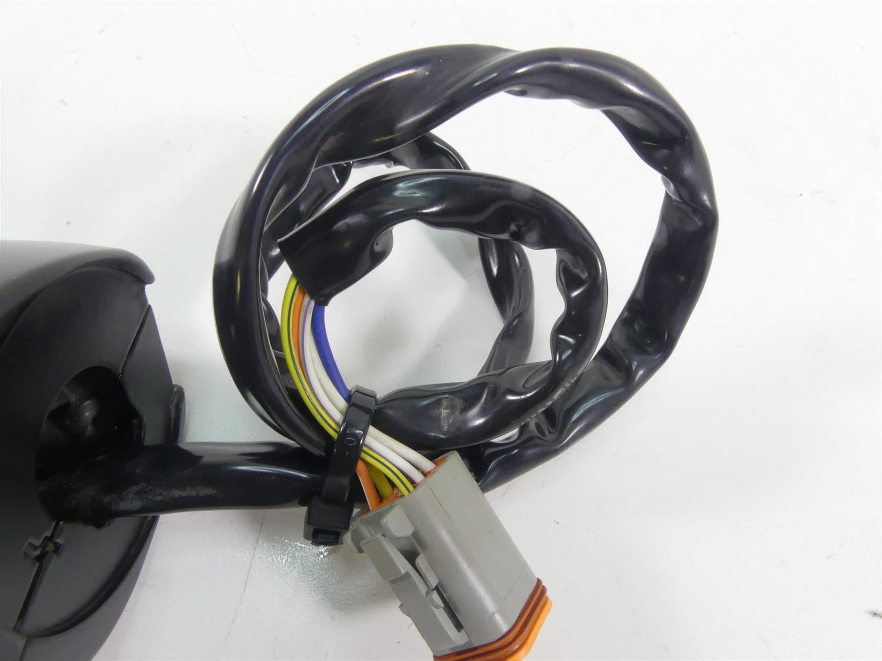 2006 Harley VRSCD Night Rod Left Hand Lights Blinker Control Switch 71682-06A {{ shop.shopifyCountryName }} - Mototech271