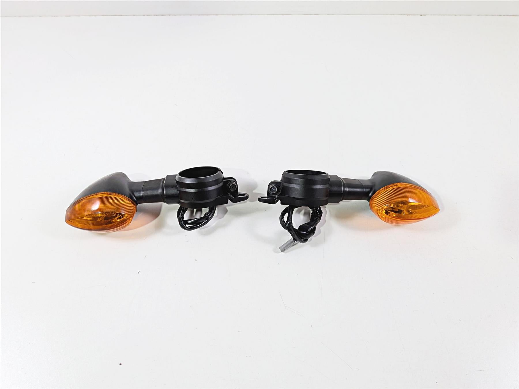 2009 Yamaha VMX17 V-Max 1700 Front Blinker Turn Signal Set 2S3-83310-10-00-Mototech271