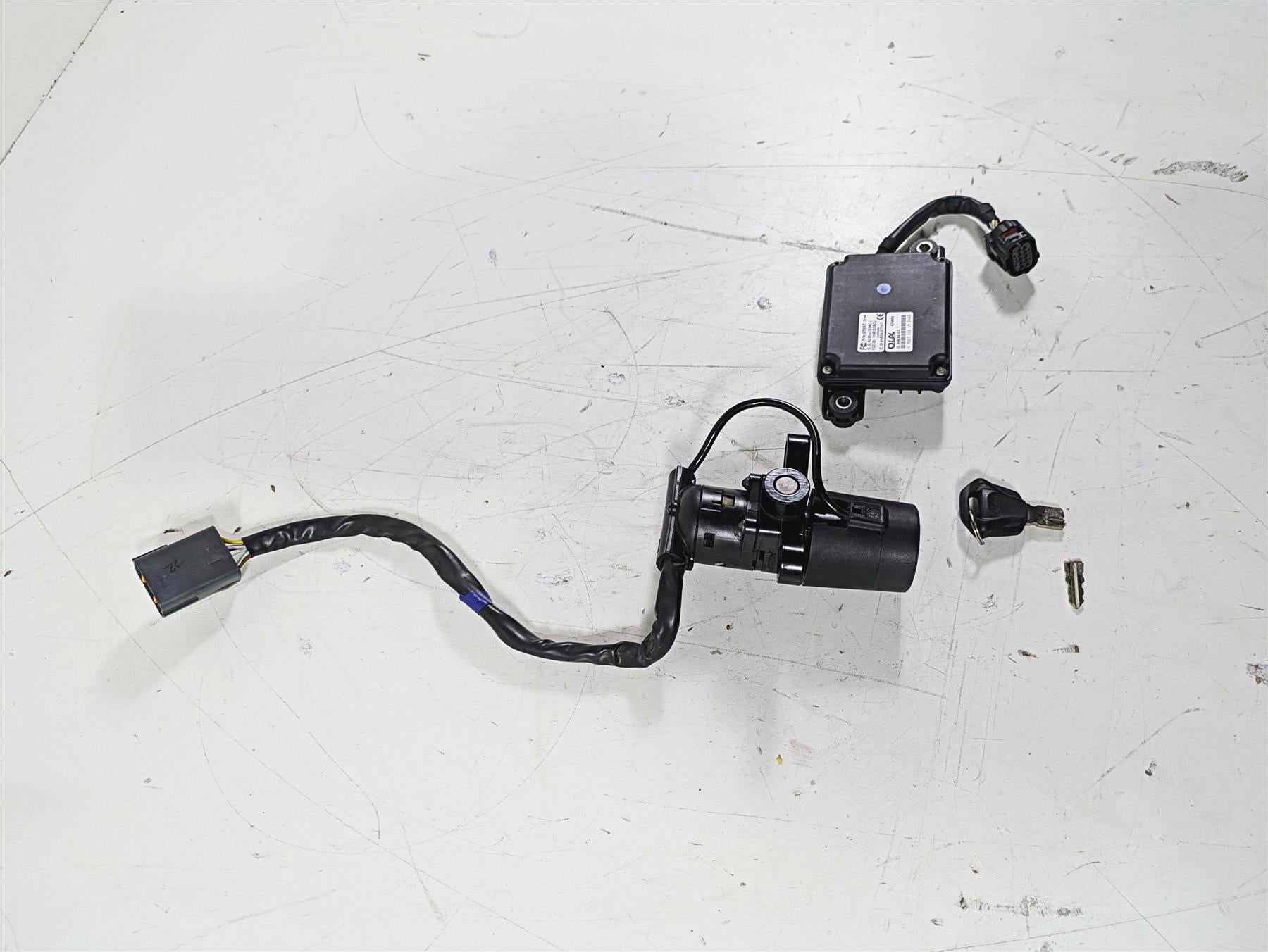 2020 Triumph Daytona 765 Moto2 Ignition Switch Key Immobilizer Set T2508501 {{ shop.shopifyCountryName }} - Mototech271