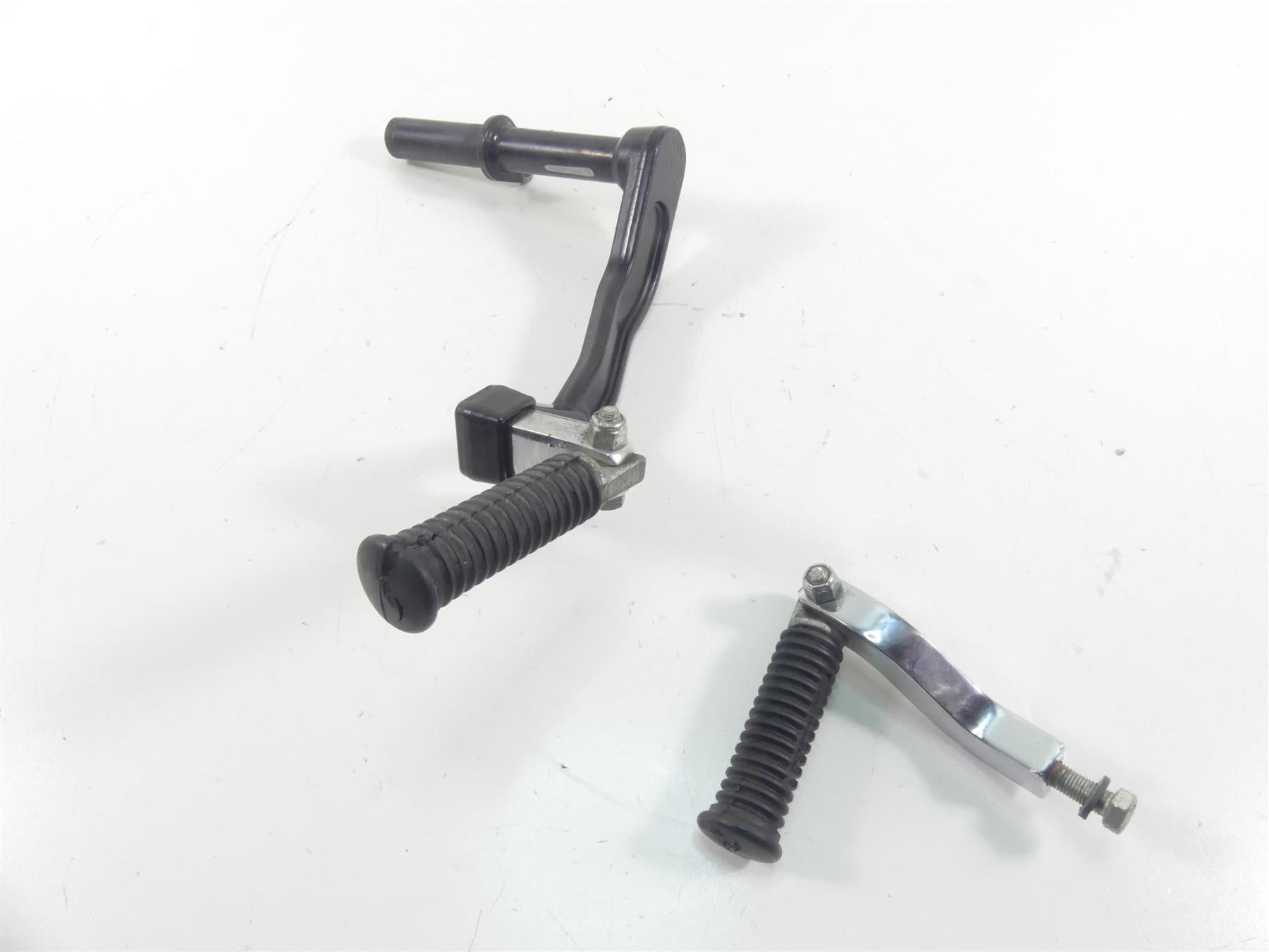 2003 Harley Dyna 100TH FXDL Low Rider Rear Passenger Footpeg Rest Set 52740-02 {{ shop.shopifyCountryName }} - Mototech271