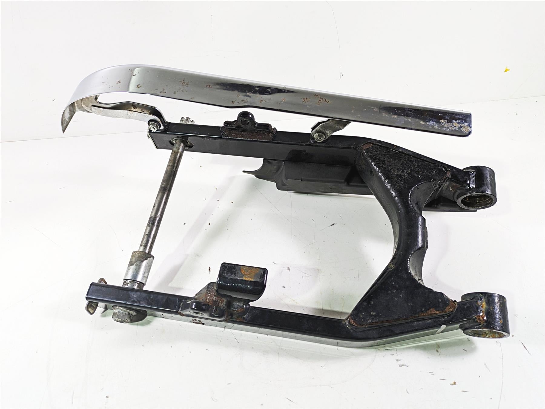 2003 Harley Dyna FXDL Low Rider 100TH Rear Swingarm & Belt Guards 47820-00A {{ shop.shopifyCountryName }} - Mototech271