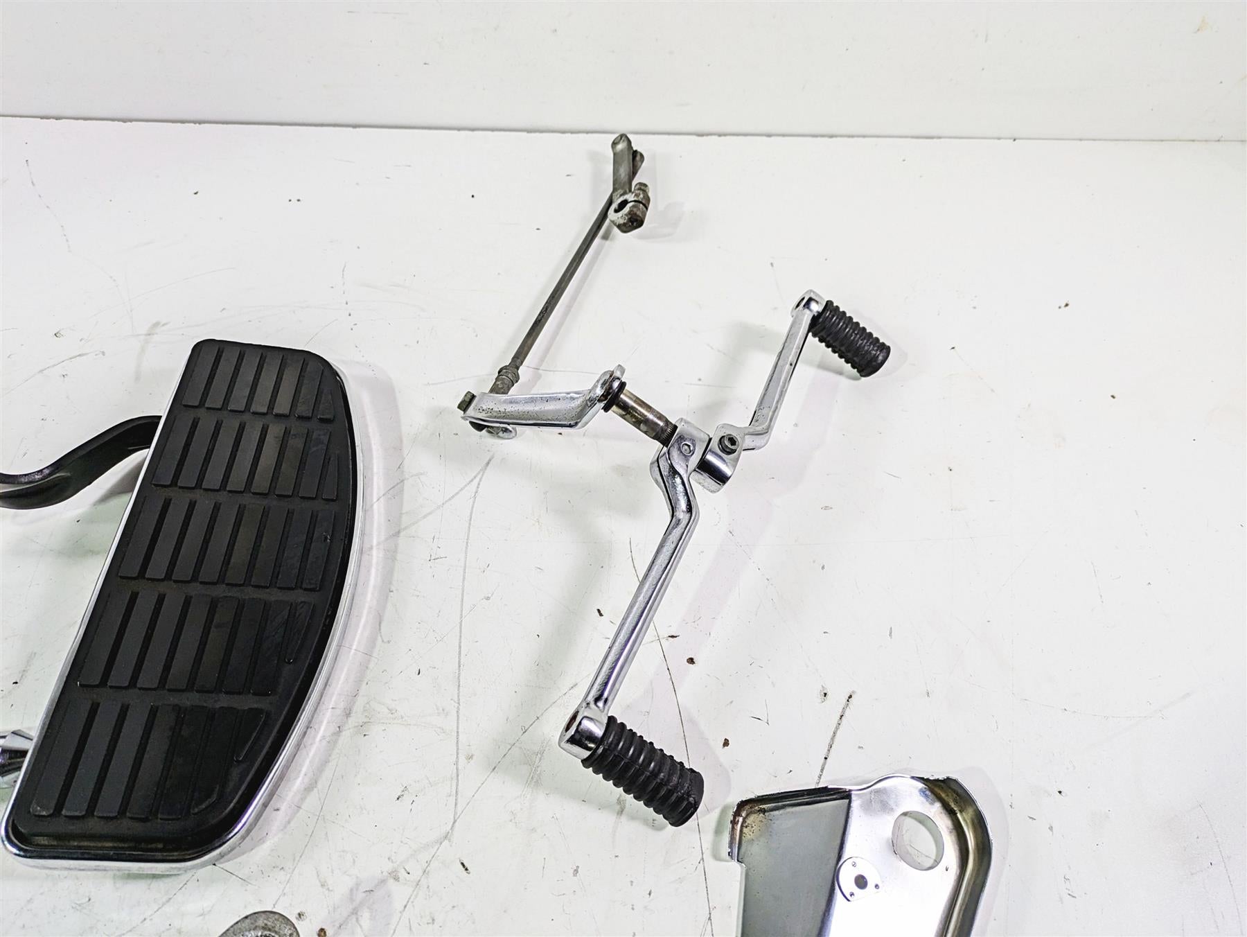 1992 Harley FLSTC Softail Heritage Front Left Floor Board Shifter Set 50621-79 {{ shop.shopifyCountryName }} - Mototech271