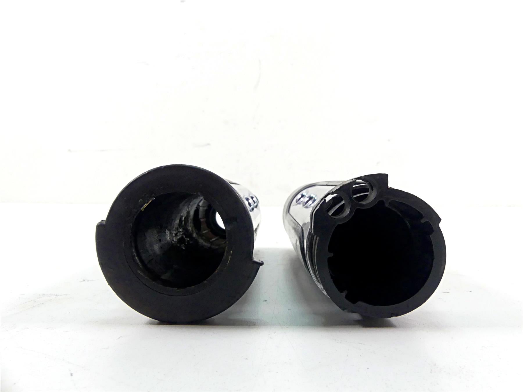 2007 Harley Touring FLHRSE CVO Road King Left Right Hand Grip Set 57202-07 {{ shop.shopifyCountryName }} - Mototech271