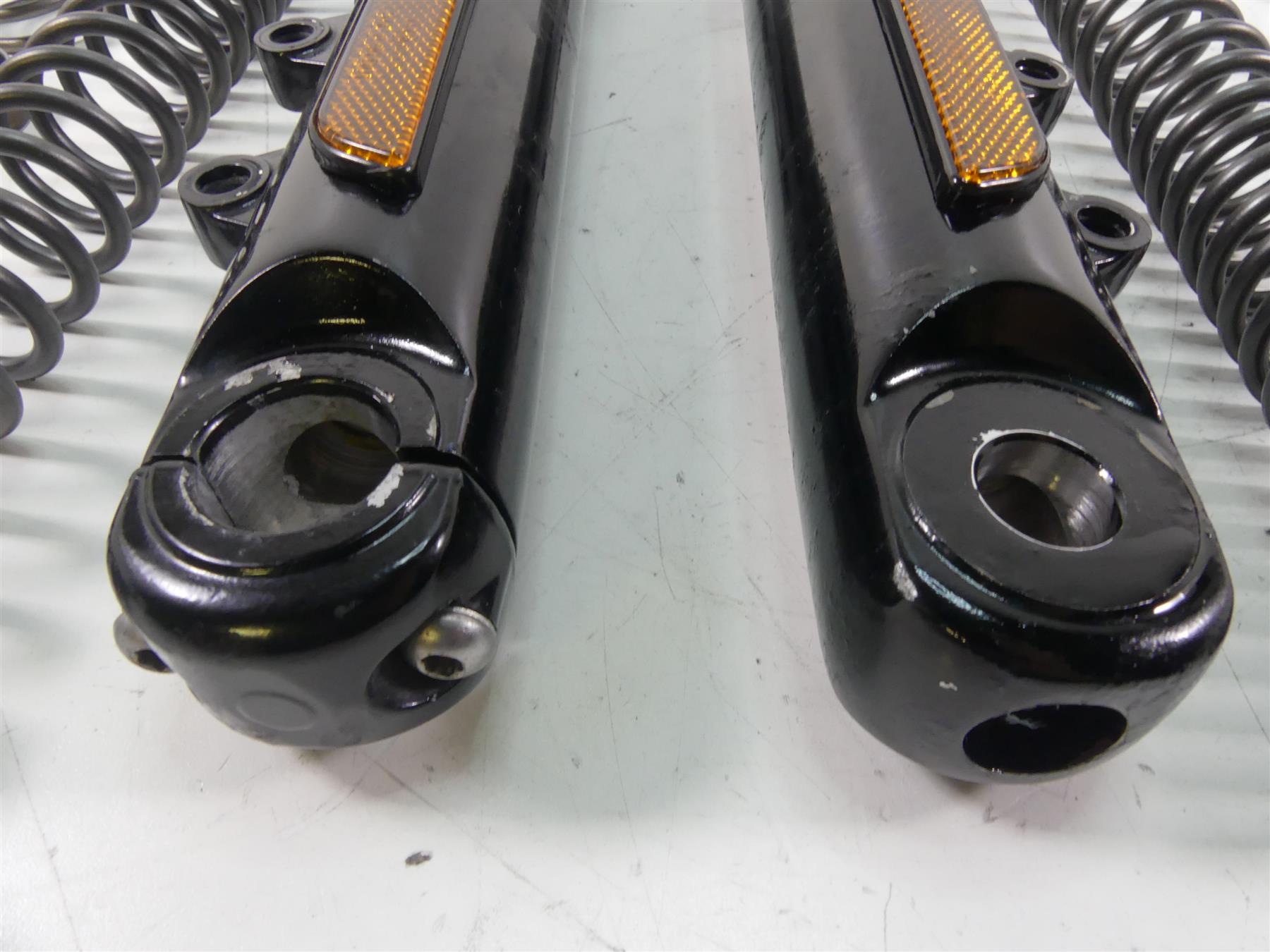 2009 Harley FXDF Dyna Fat Bob Dual Caliper Lower Fork Tubes 48622-08 48623-08 {{ shop.shopifyCountryName }} - Mototech271